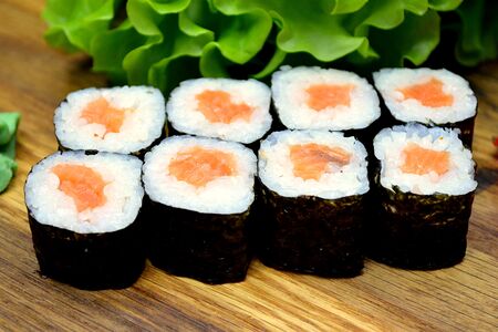 Маки с лососем