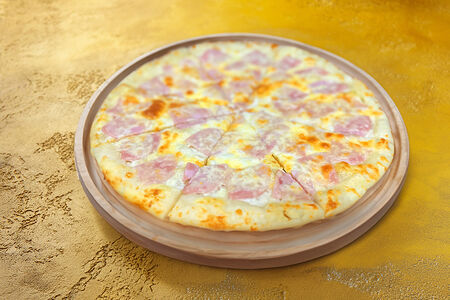 Пицца с ветчиной и сыром