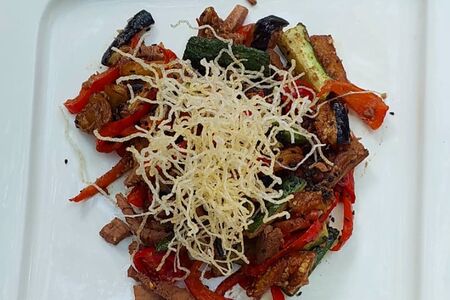 Теплый салат с телятиной