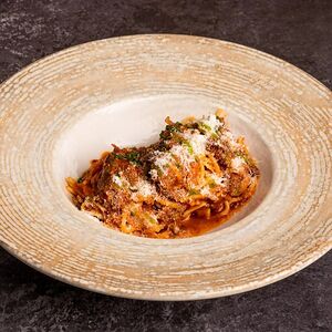 Спагетти с нежными телячьими щечками