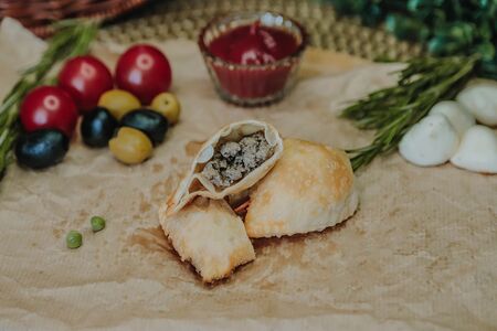 Мини-чебуречки со свининой и говядиной 