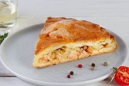 Рыбный пирог с горбушей, рисом или картофелем