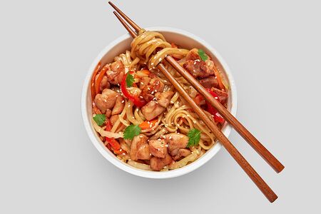 Удон с курицей в соусе терияки