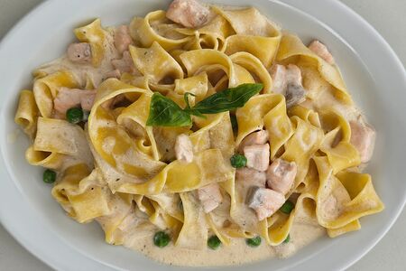 Паппарделле с лососем и имбирем