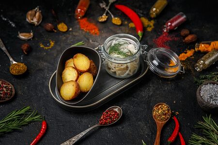 Сельдь в банке