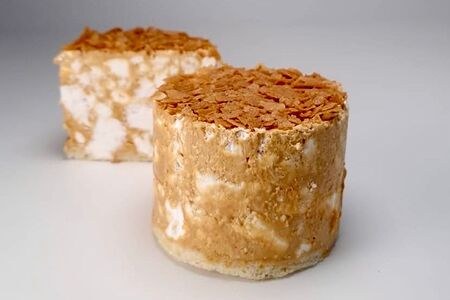 Пирожное меренговое крем-брюле