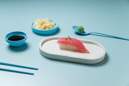 Суши с тунцом