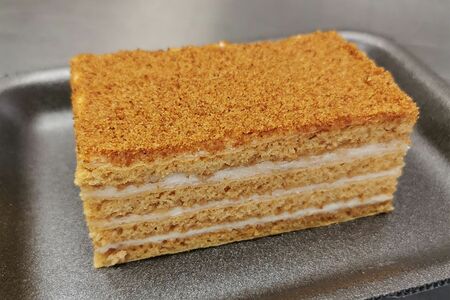 Пирожное Медовик