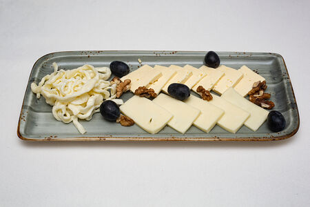 Сырная тарелка с медом