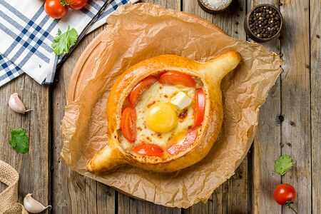 Хачапури по-аджарски с томатами