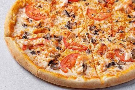 Пицца Том ям с креветками на тонком