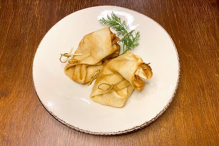 Блинчики с ветчиной, сыром и зеленью