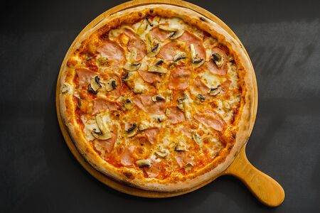 С ветчиной и грибами