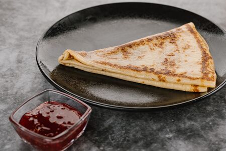 Стандартный Блин с малиновым джемом