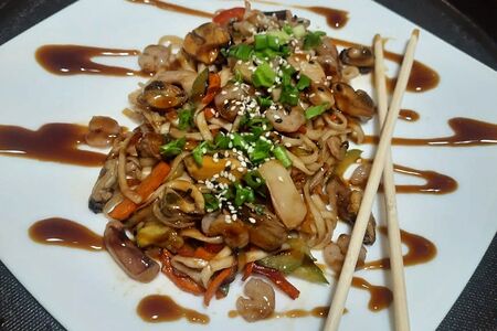 Wok удон с морепродуктами