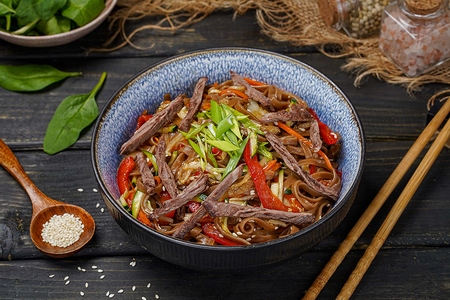 Соба с говядиной в соусе терияке