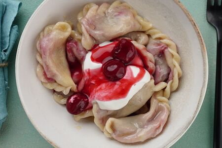 Вареники ручной лепки с вишней