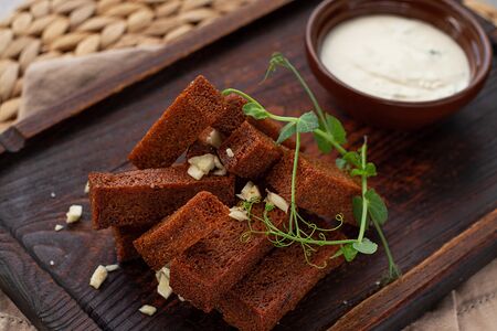 Ржаные гренки с чесноком