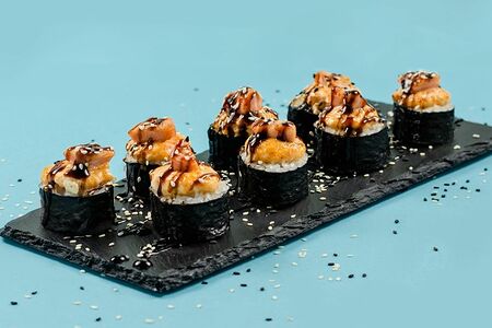 Ролл Лосось на пляже