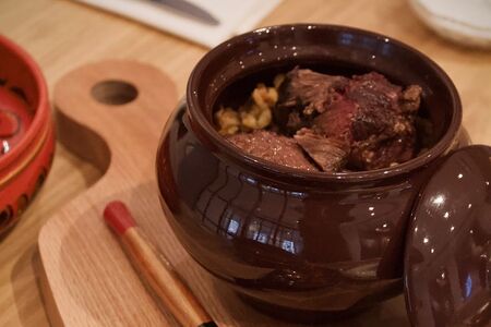 Томленная в печи перловая каша с тушеными говяжьими щечками