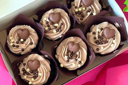 Капкейки шоколадные с домашней карамелью 6 штук