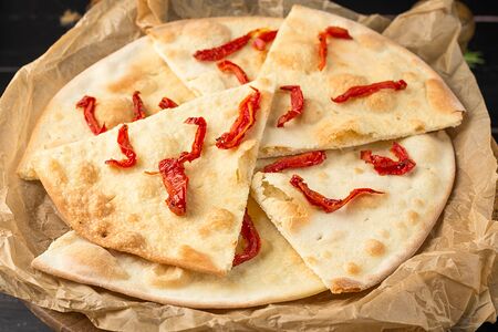 Фокачча с вялеными томатами или пармезаном