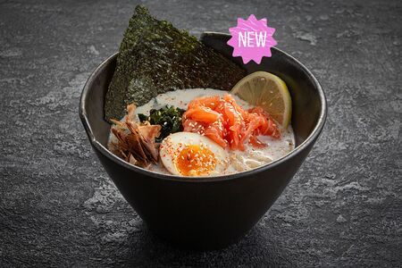 Сливочный рамен с лососем