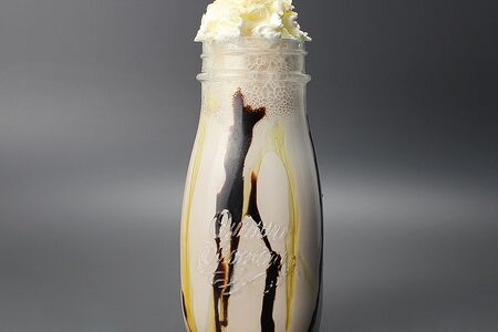 Милкшейк сникерс