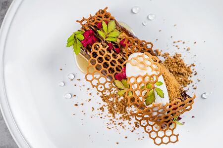 Медовик с ферментированной малиной