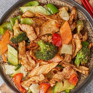 Խոզի միս բանջարեղենով