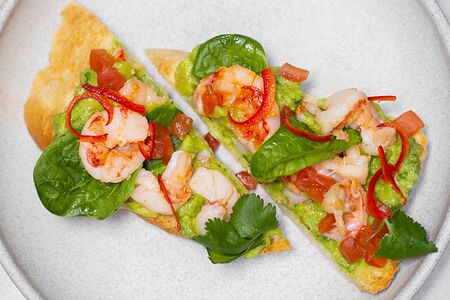 Брускетта с креветкой и гуакамоле