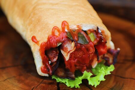 Хот-дог с беконом