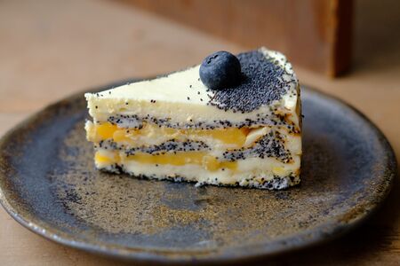 Торт лимонный с маком