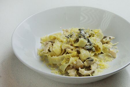 Феттуччине с курицей и грибами