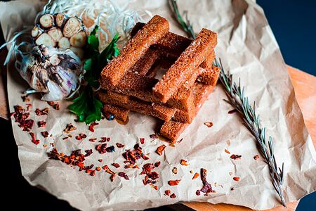 Гренки чесночные