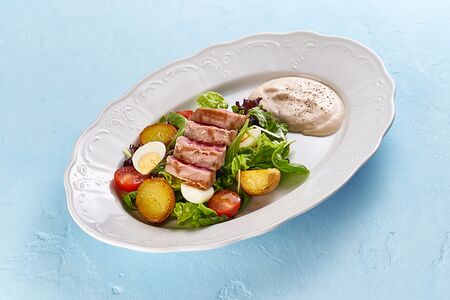 Нисуаз с тунцом и соусом вителло тоннато