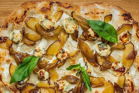 Пицца римская Груша-горгондзола