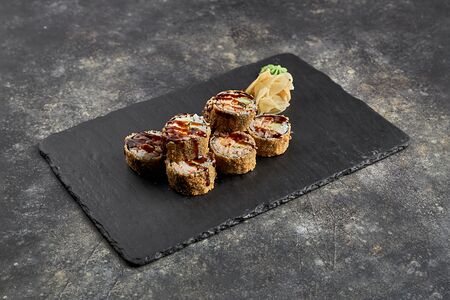 Тёплый ролл с угрём