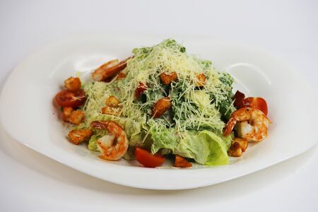 Салат Цезарь с креветками