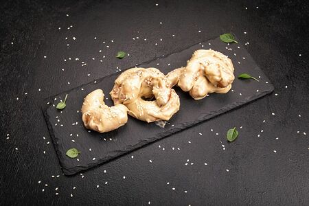 Креветки в соусе терияки с кунжутом