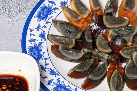 Черные яйца