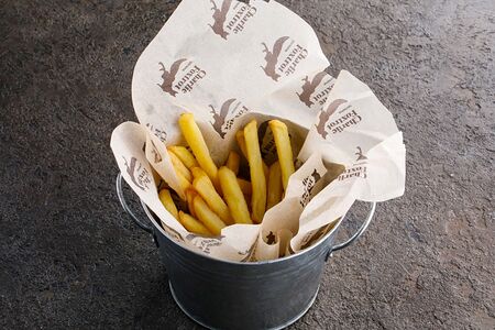 Картофель фри с соусом на выбор