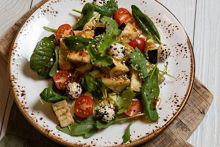 Салат с жареными баклажанами