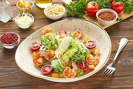 Салат Цезарь с тигровыми креветками