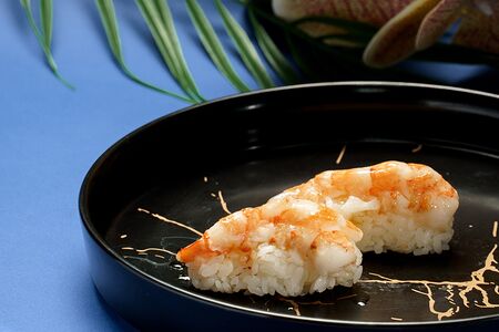 Суши с креветкой