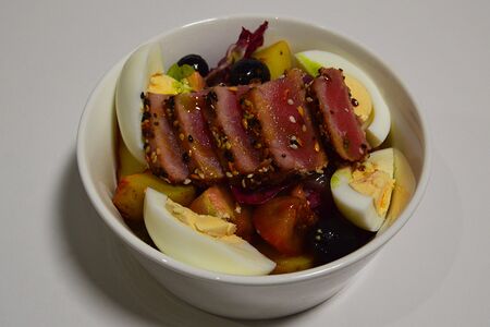 Салат с тунцом