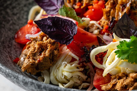 Узбекские помидоры с сыром чечил и бородинским спонжем