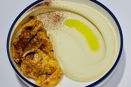 Хумус с курицей