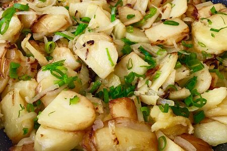Жареный картофель с луком