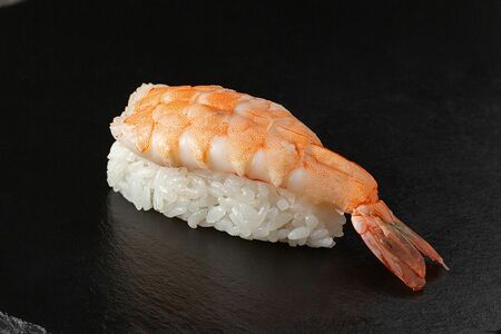 Суши с креветкой